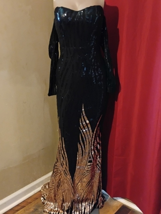 Missord Dresses & Skirts - Black Off-Shoulder Sequin Gown with Gold Flame Hem